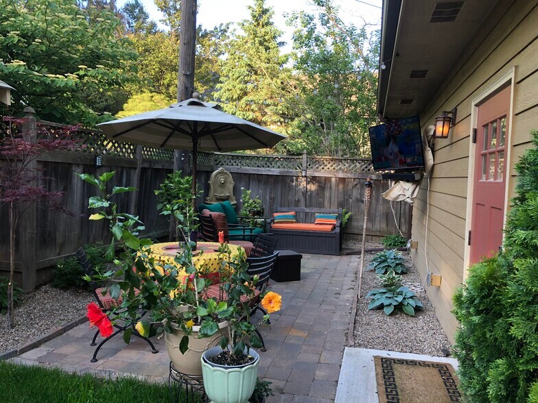Furnished and landscaped back patio - 1310 S Phillips Ave
