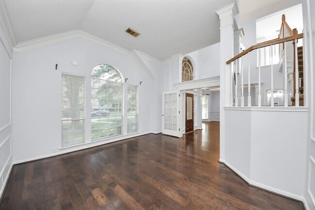 Building Photo - 623 Airybrook Ln