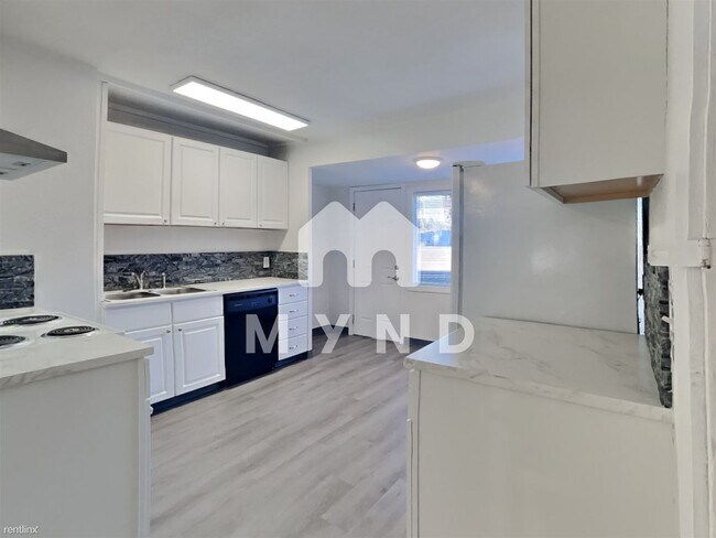 Building Photo - 2 br, 1 bath House - 7203 SE Harmony Dr