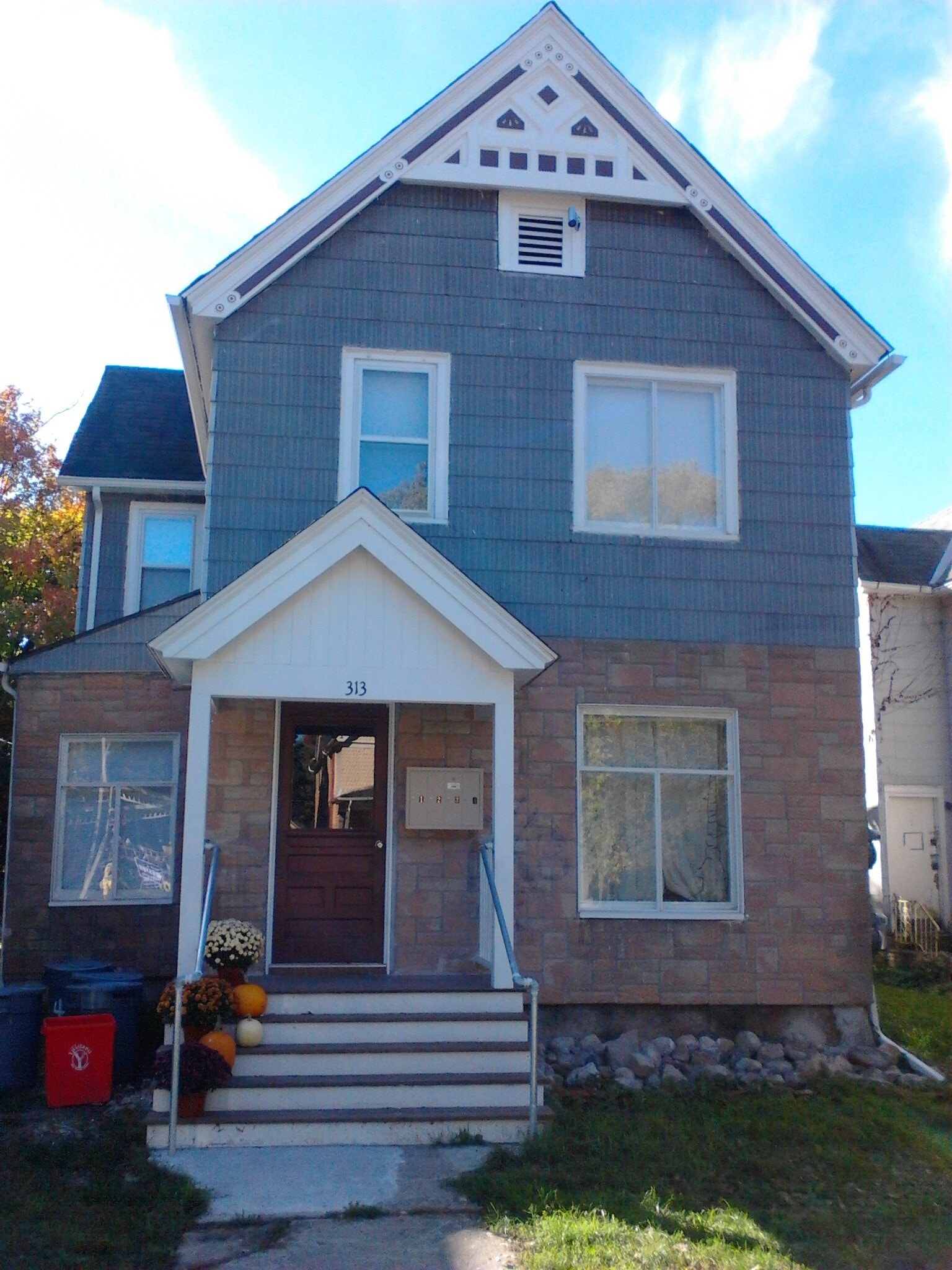 Building Photo - 313 Washtenaw Rd