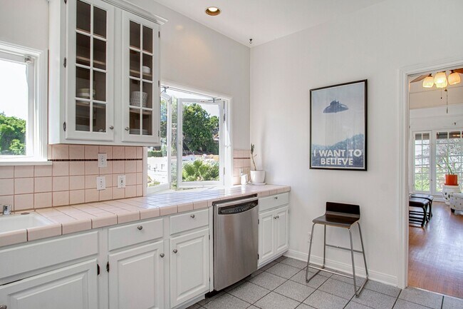 Kitchen - 3424 Marathon St