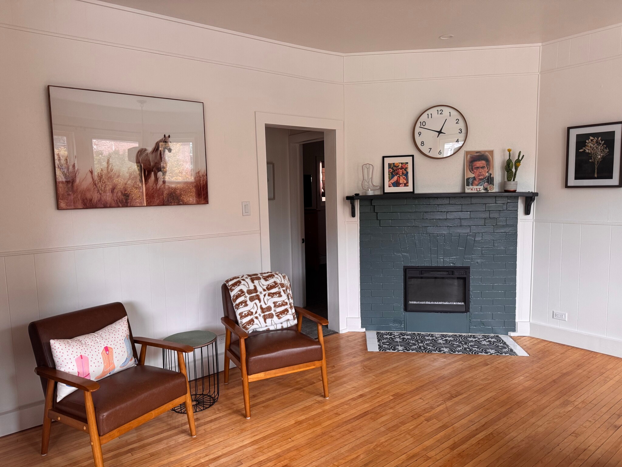 Fireplace w Insert - 858 W Silver St