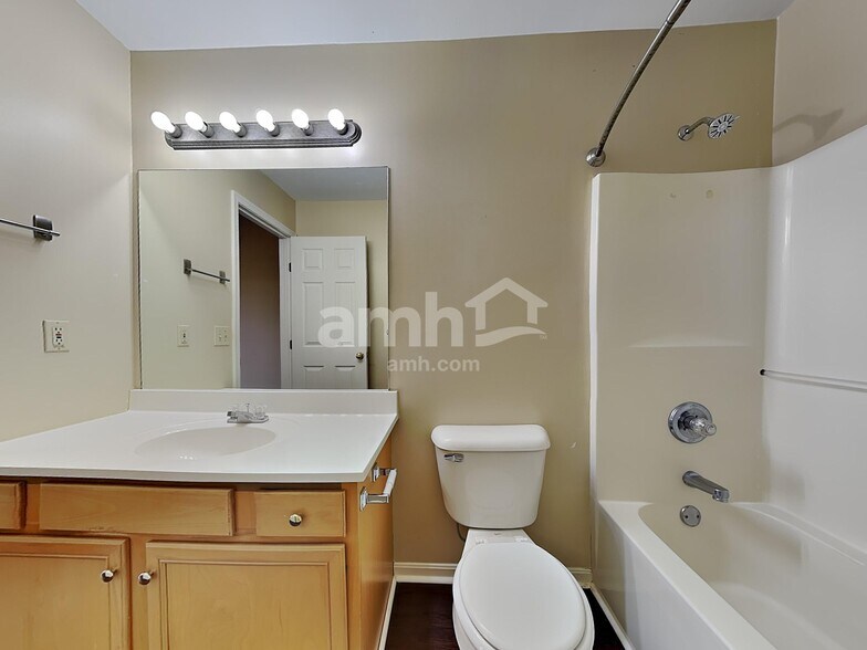 Building Photo - 2618 Spring Mill Pl