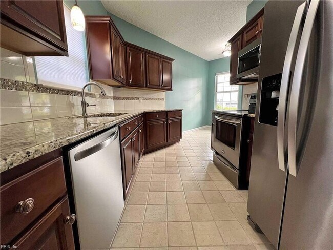 Building Photo - 4930 Cypress Point Cir