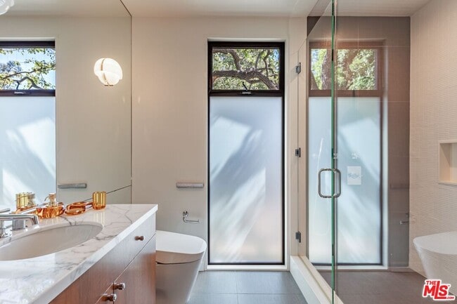 Building Photo - 400 Toyopa Dr