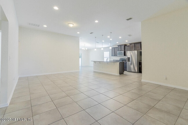 Building Photo - 95241 Tanglewood Dr