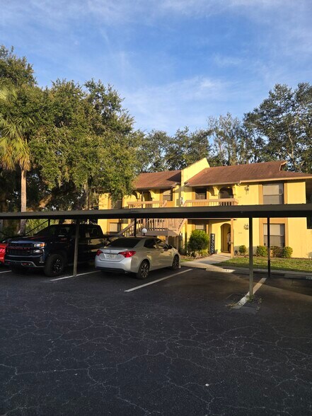 Building Photo - 2135 Golfside Village Dr