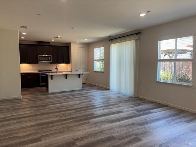 Building Photo - 5558 Kennedy Pl