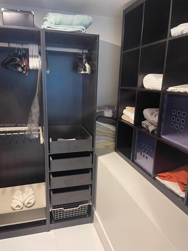 Building Photo - 2950 NE 188th St