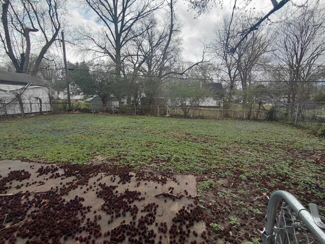 Building Photo - 1218 Maple Ave