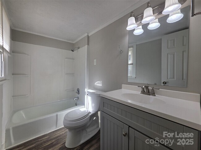 Building Photo - 818 Margate Ave