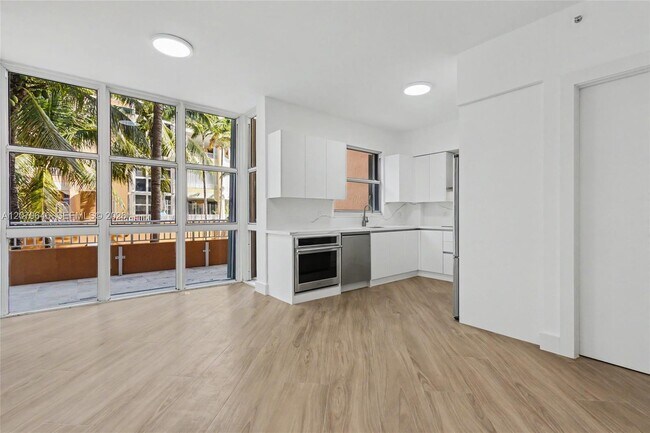 Building Photo - 731 Crandon Blvd