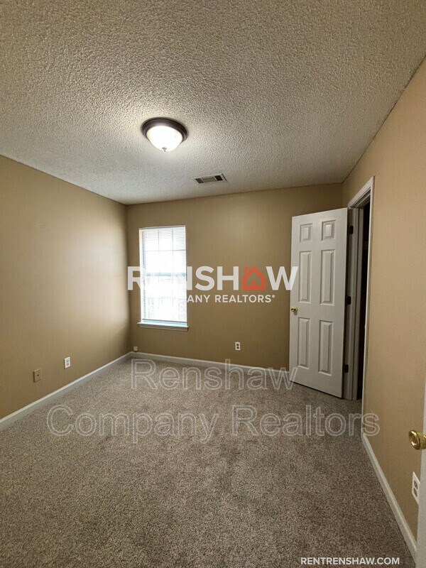 Building Photo - 9289 Grove Manor Dr