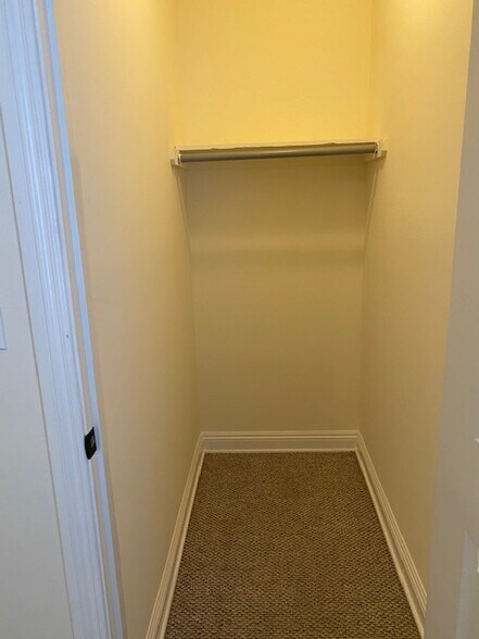 Building Photo - 1454 S Cloverdale Ave