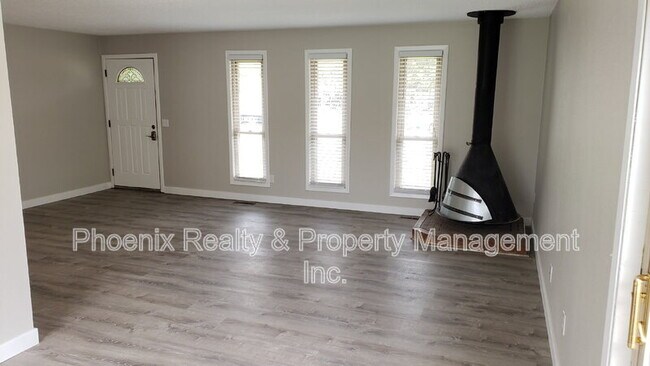 Building Photo - 1362 Tipperary St