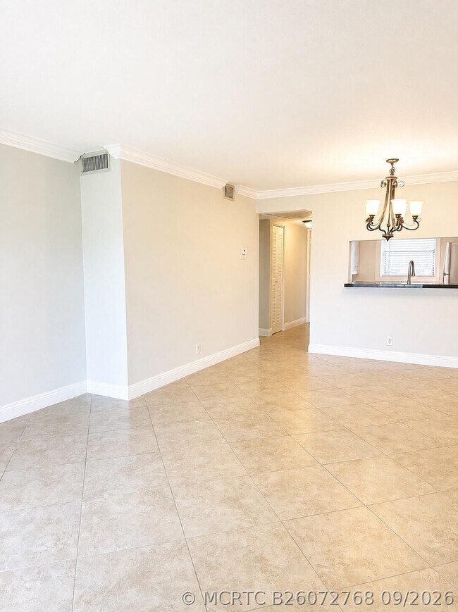 Building Photo - 6716 Palmetto Cir S