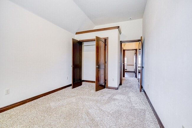 Building Photo - Beautiful home in desired Williamson Farms!