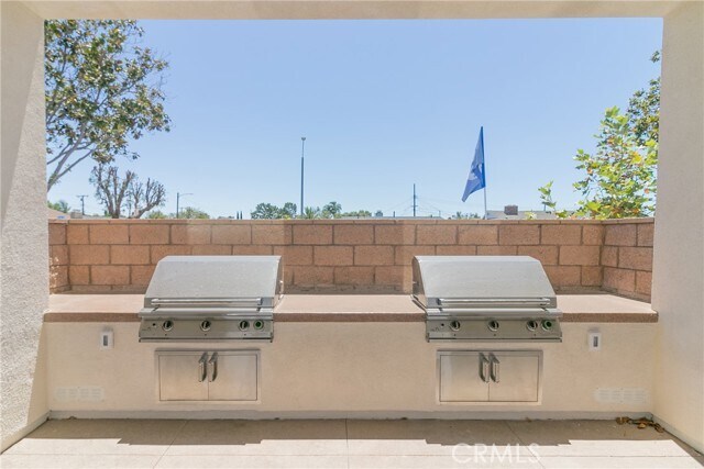 Building Photo - 2317 W Broadway