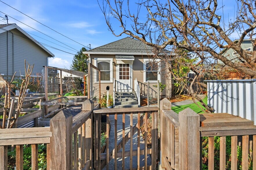 Building Photo - 603 Poplar Ave