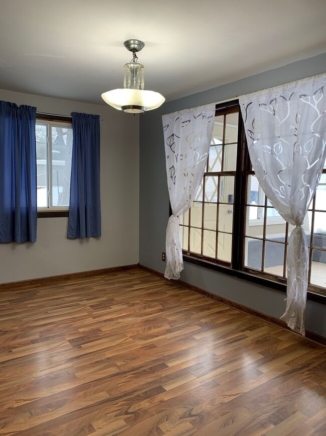 Building Photo - Charming Single Family Home