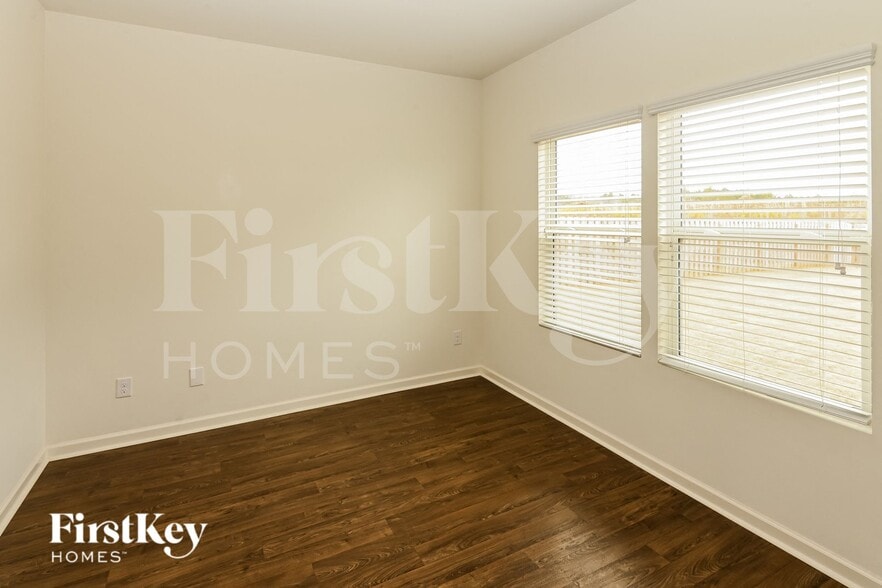 Building Photo - 153 Hidden Lakes Rd