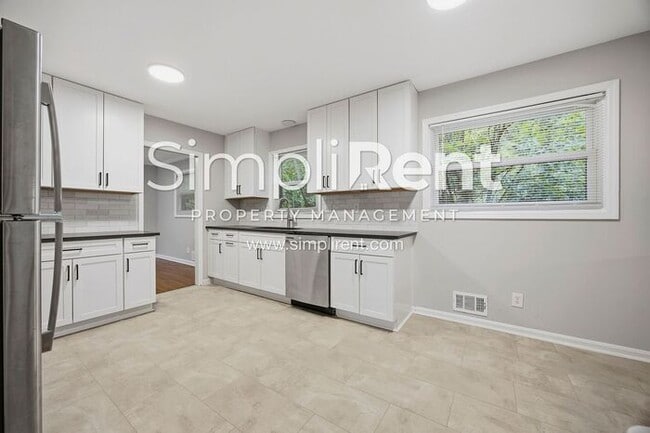 Building Photo - Beautifully Updated 4 Bedroom Home in Decatur! -1st month's Rent FREE with a 13-month lease!