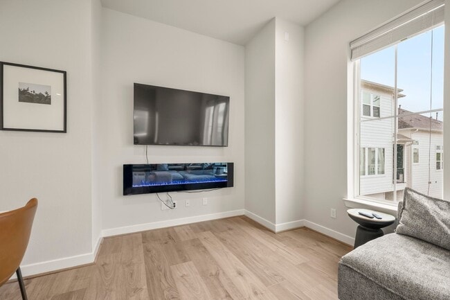 Building Photo - 726 Carriage Knls Dr