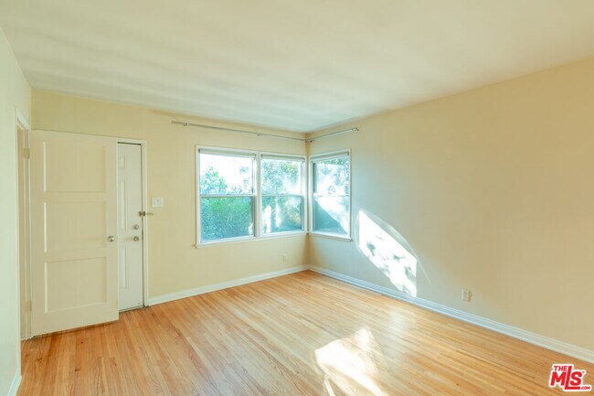 Building Photo - 14942 Dickens St