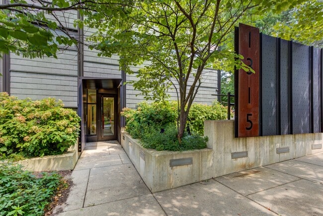 Building Photo - The Cube