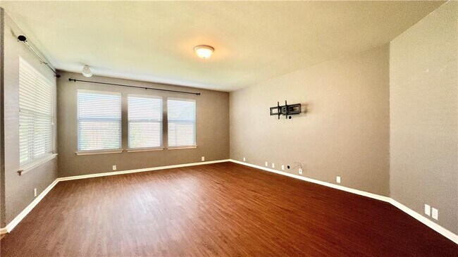 Building Photo - 784 Kingfisher Ln