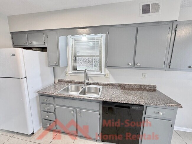 Building Photo - 1266 Hickory Ridge Dr