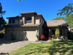 Building Photo - "Coveted Comfort: Spacious 4-Bed, 3-Bath H...