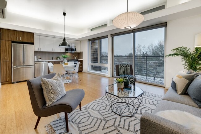 Building Photo - Light & bright 1-bdrm/1-bath condo in desi...