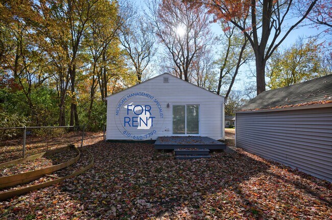 Building Photo - 2429 Lincoln Manor Dr