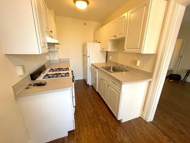Building Photo - 1401 Beacon St