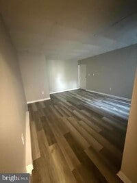 Building Photo - 106 N Market St