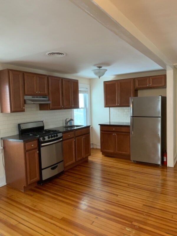 Primary Photo - 84 Woodbury Rd