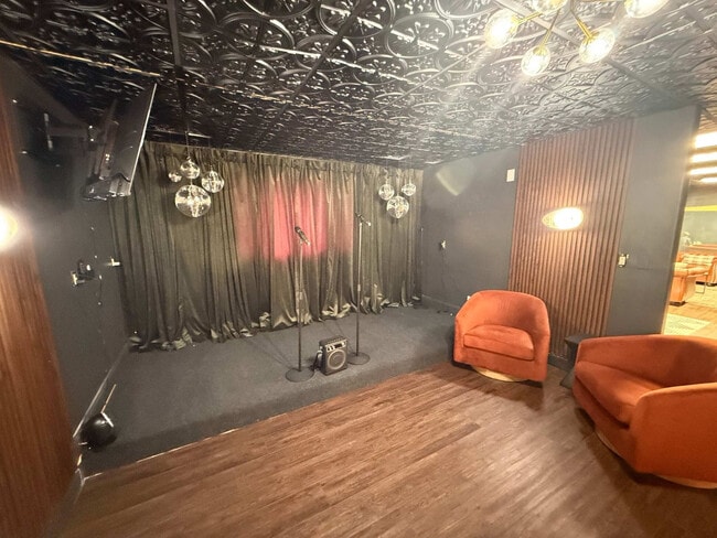 Building Photo - 33 Pinners Ln