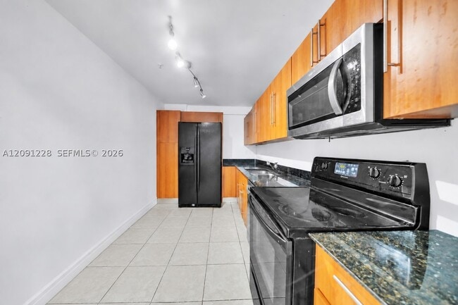 Building Photo - 3001 S Ocean Dr