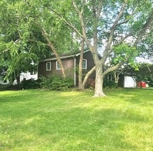 Building Photo - 1901 Barberry Cir