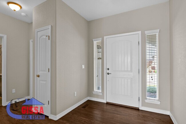 Building Photo - Beautiful home with 5 bedrooms, 4 bathroom...
