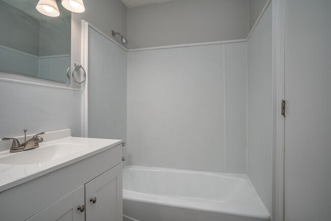 Building Photo - 580 Starling Way