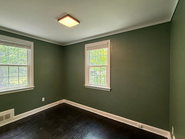 Building Photo - Beautifully Updated 4 Bedroom Cape Cod