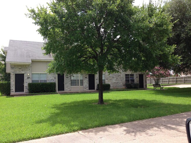 Building Photo - A FOURPLEX ON THE SHUTTLE ROUTE WITH PRIVACY FENCED YARD!!!