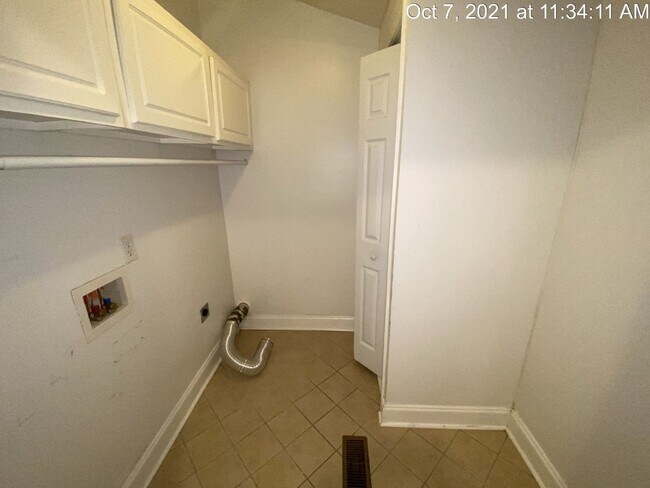 Building Photo - 1005 Sandalwood Dr