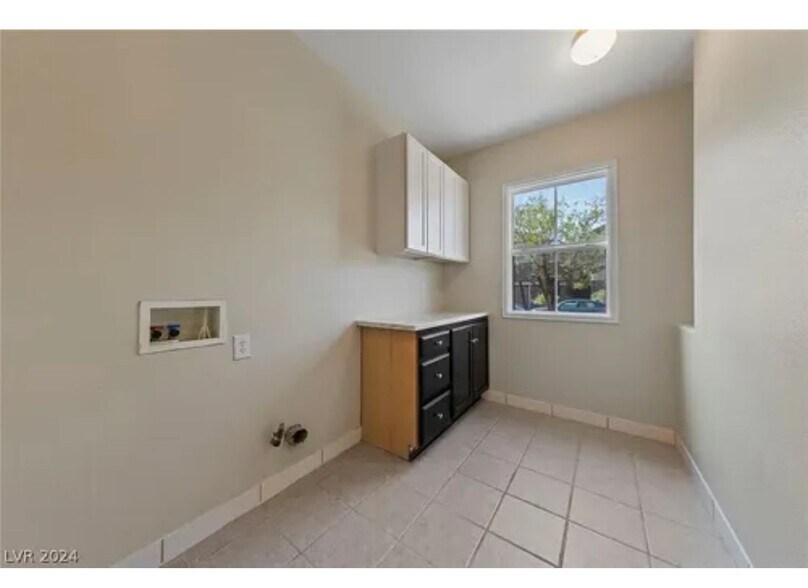 Building Photo - 9474 Van Halen Ln