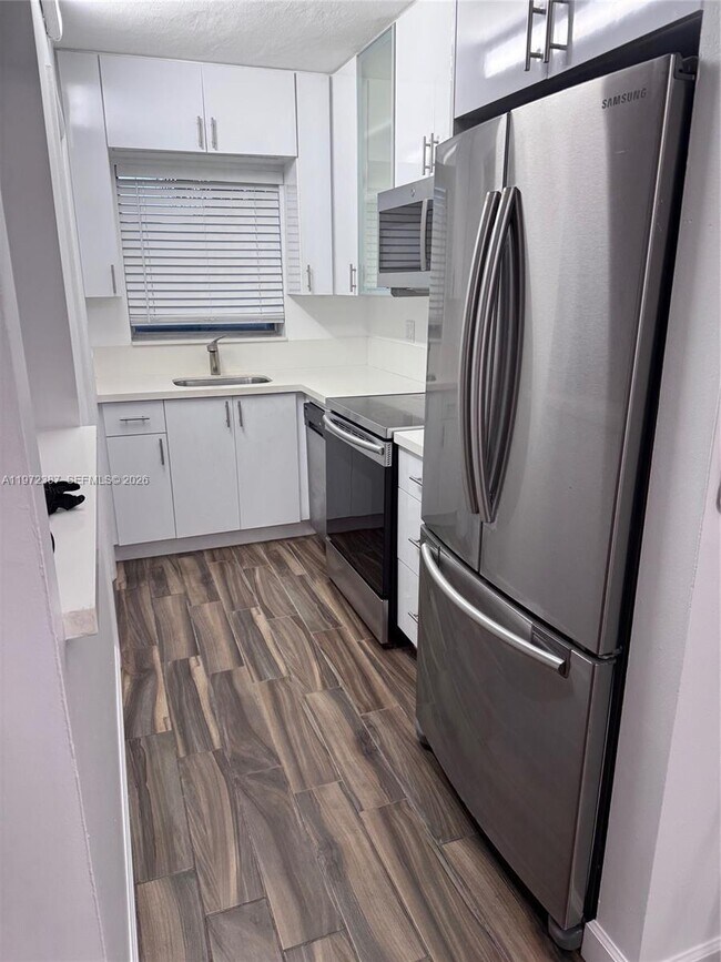 Building Photo - 270 Layne Blvd