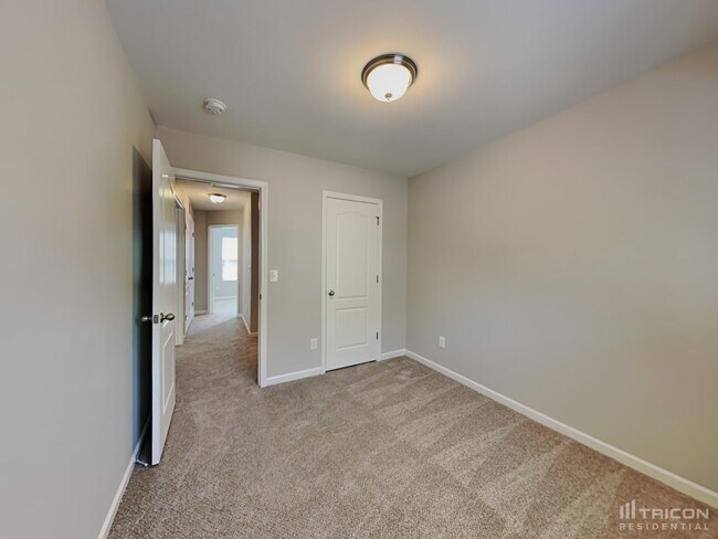 Building Photo - 2625 Meadow Crossing Dr