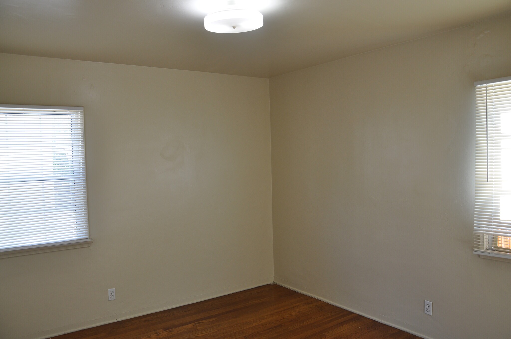 Building Photo - 518 Naranja Dr