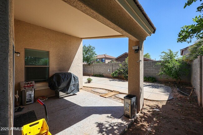 Building Photo - 13959 W Country Gables Dr